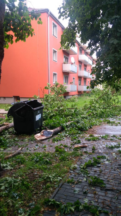 Přes Budějce se prohnala silná bouře