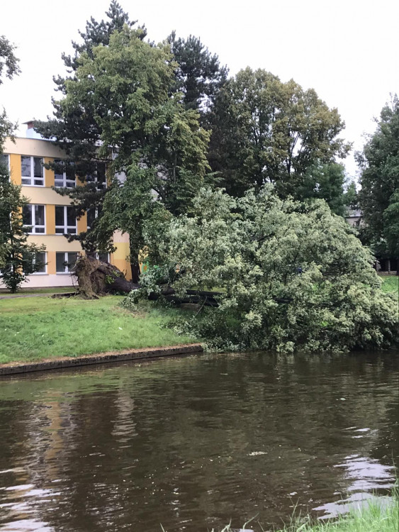 Přes Budějce se prohnala silná bouře