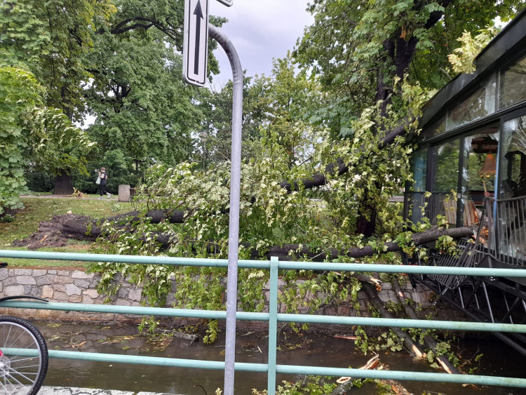 Přes Budějce se prohnala silná bouře