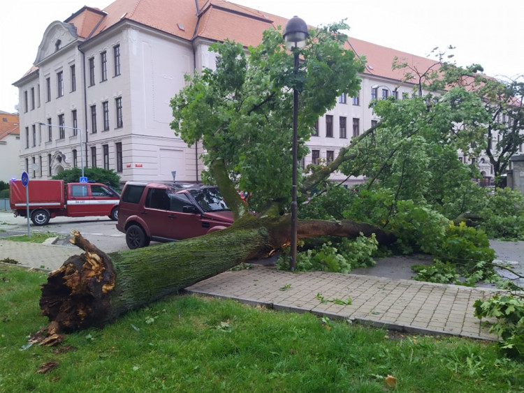 Přes Budějce se prohnala silná bouře
