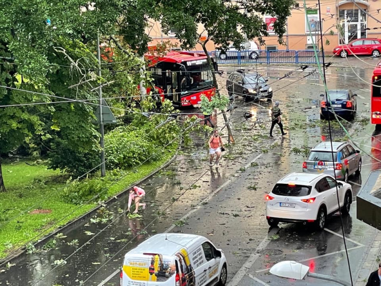 Přes Budějce se prohnala silná bouře