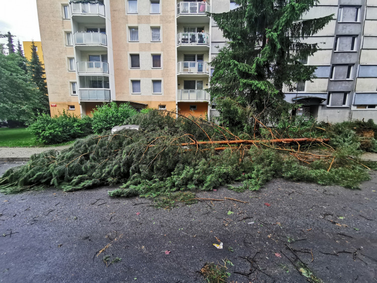 Přes Budějce se prohnala silná bouře