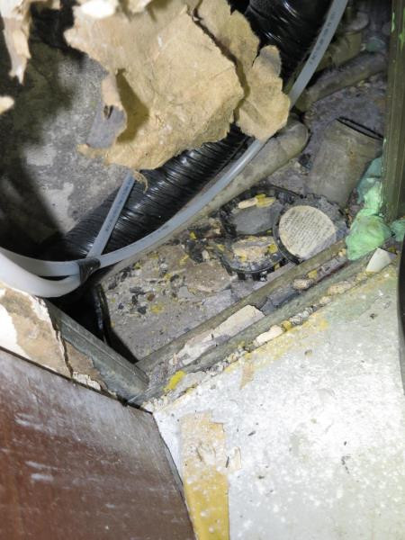 Inspekce uzavřela restauraci v Karlových Varech. Uvnitř našla exkrementy a plesnivé zdi