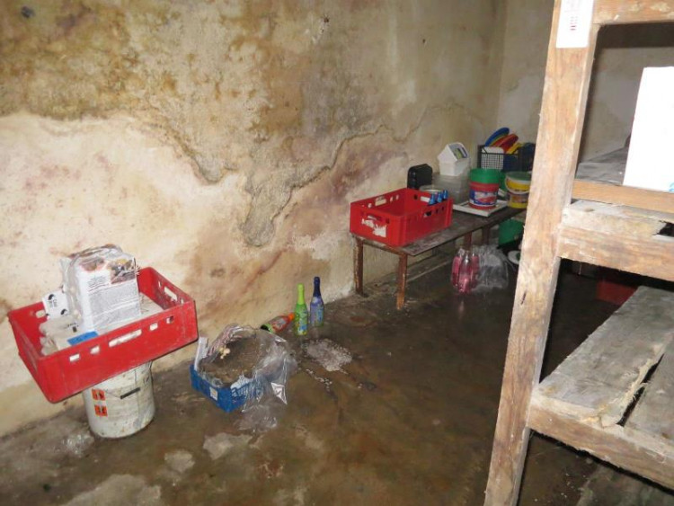 Inspekce uzavřela restauraci v Karlových Varech. Uvnitř našla exkrementy a plesnivé zdi