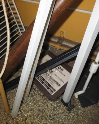 Inspekce uzavřela restauraci v Karlových Varech. Uvnitř našla exkrementy a plesnivé zdi