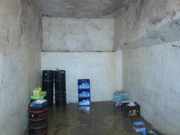 Inspekce uzavřela restauraci v Karlových Varech. Uvnitř našla exkrementy a plesnivé zdi