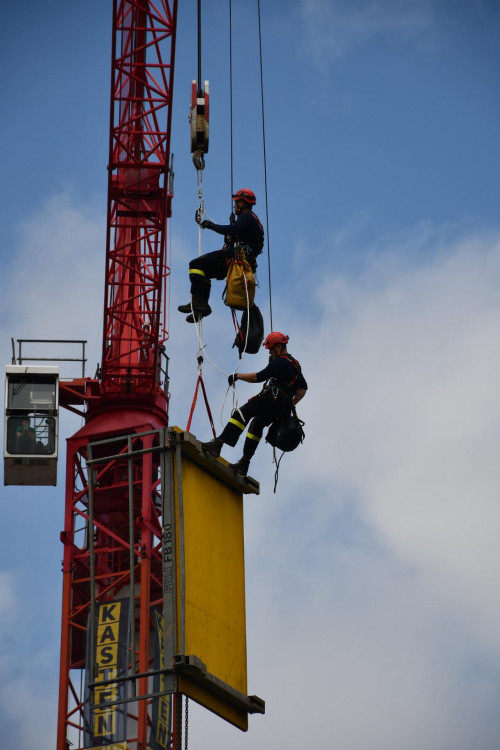 Cvičení hasičů na jeřábu