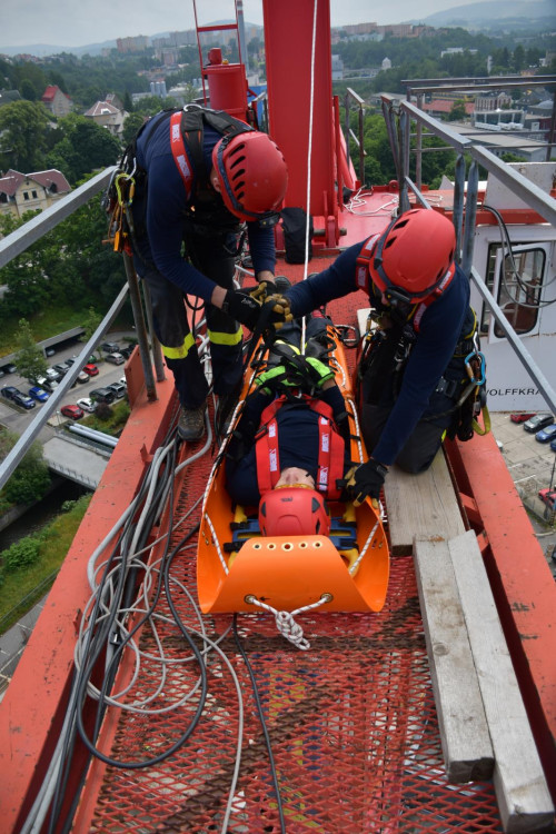 Cvičení hasičů na jeřábu