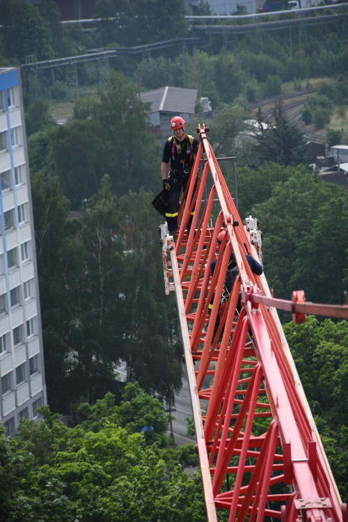 Cvičení hasičů na jeřábu