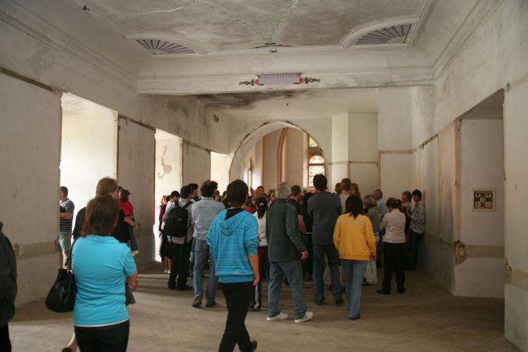 Den otevřených dveří na zámku Žinkovy v době, kdy procházel renovací