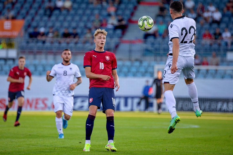 U výhry českého týmu do 21 let byl i Adam Karabec.