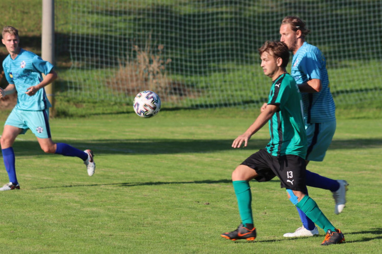 Momentky ze zápasu Dobrá Voda - Borovany. Výhru si odvezli hosté.