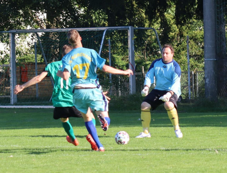 Momentky ze zápasu Dobrá Voda - Borovany. Výhru si odvezli hosté.