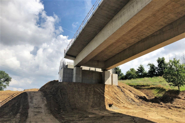 most přes Stříbrný potok SO 210