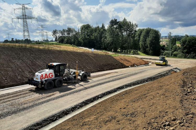 budování pozemní komunikace u budoucí MÚK Skalka