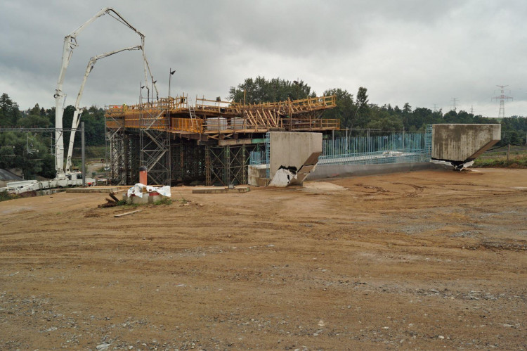 Betonáž + zasypaná opěra 