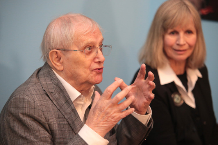 Výstava Jiřího Suchého v Olomouci k 90. narozeninám