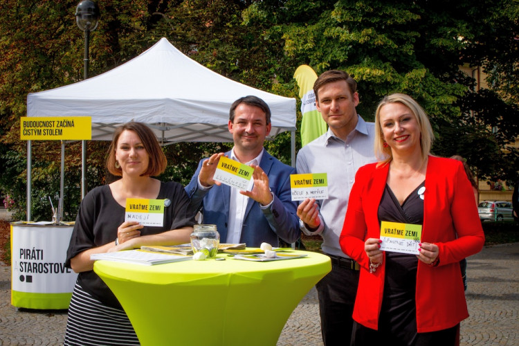 Piráti a Starostové chtějí vrátit naší zemi budoucnost