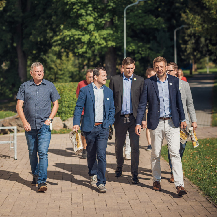 Piráti a Starostové chtějí vrátit naší zemi budoucnost