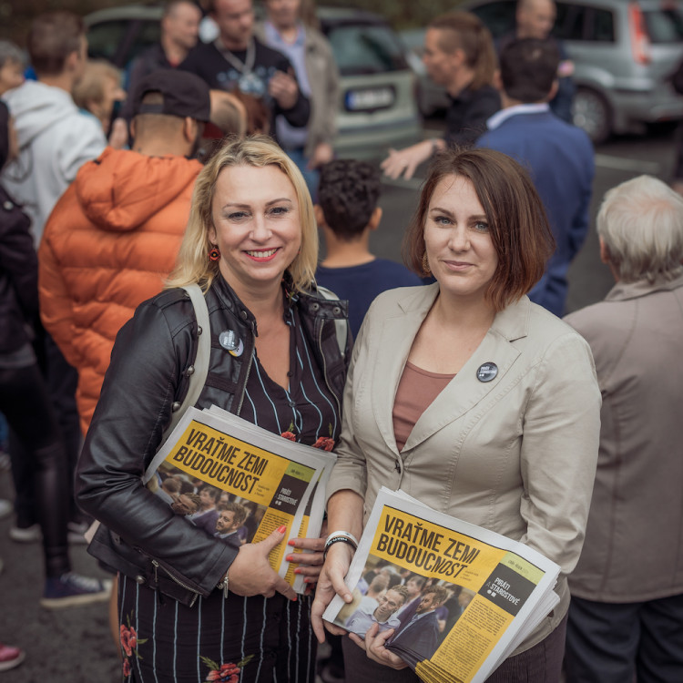 Piráti a Starostové chtějí vrátit naší zemi budoucnost