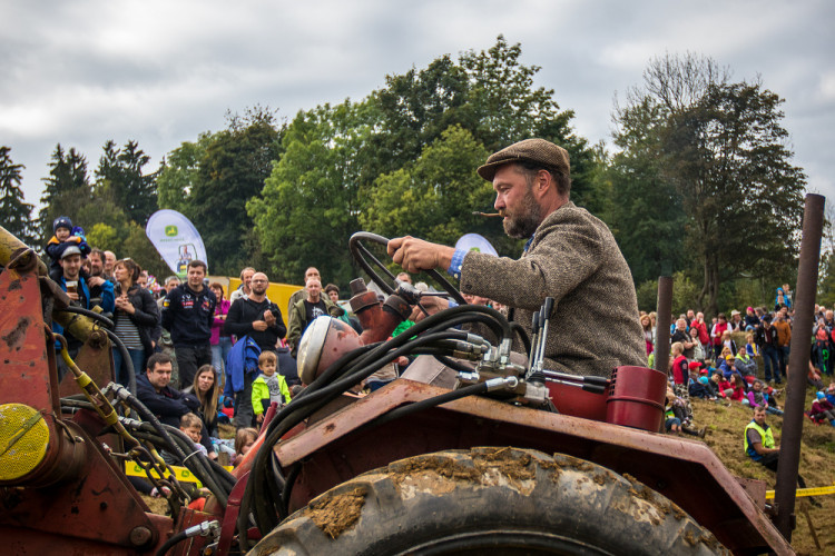 Závody traktorů v Bozkově
