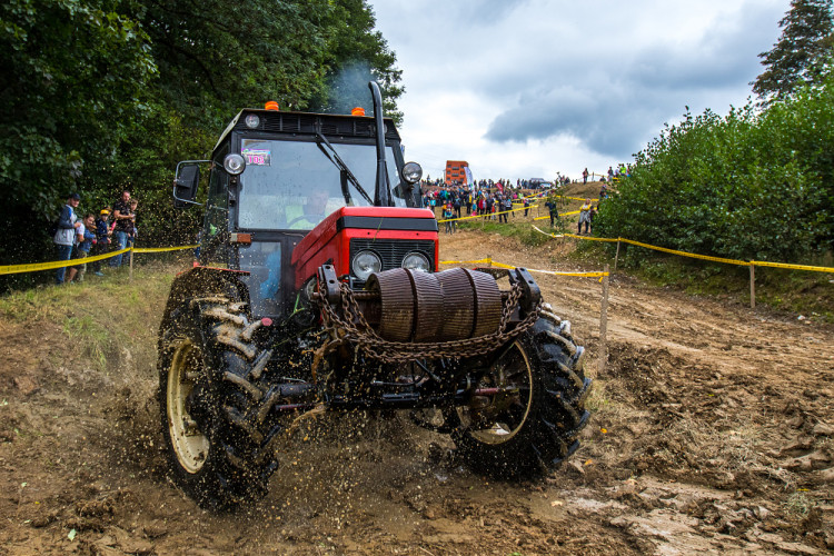 Závody traktorů v Bozkově
