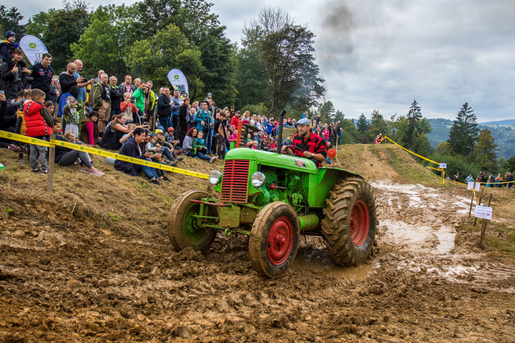 Závody traktorů v Bozkově