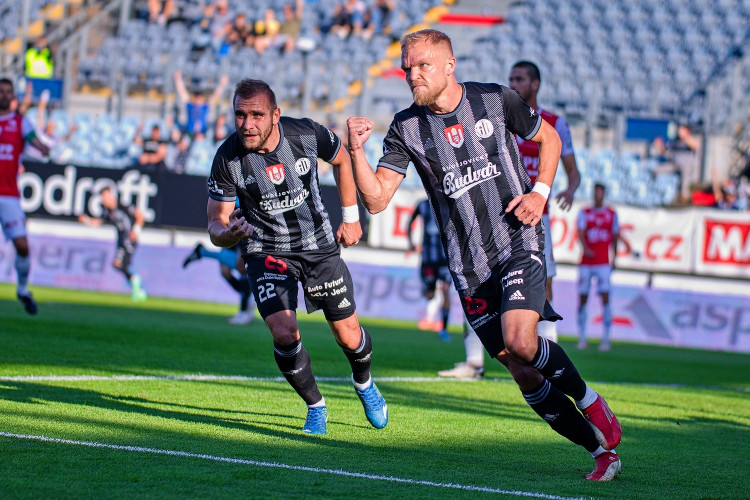 Dynamo po dalším comebacku udolalo Pardubice