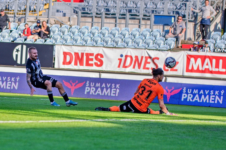 Dynamo po dalším comebacku udolalo Pardubice