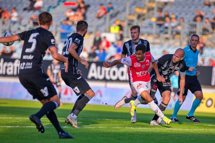 Dynamo po dalším comebacku udolalo Pardubice