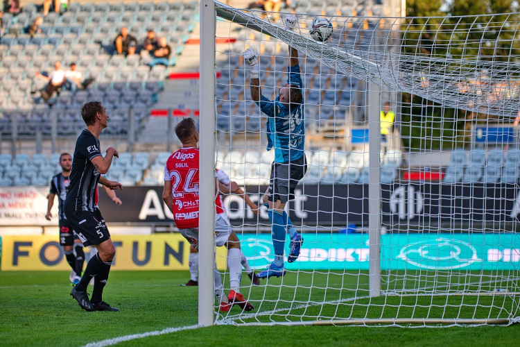 Dynamo po dalším comebacku udolalo Pardubice