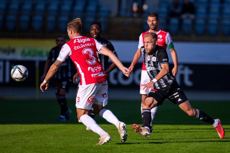 Dynamo po dalším comebacku udolalo Pardubice