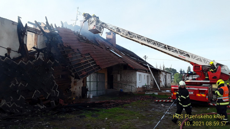 FOTOGALERIE: Požár výrobny briket