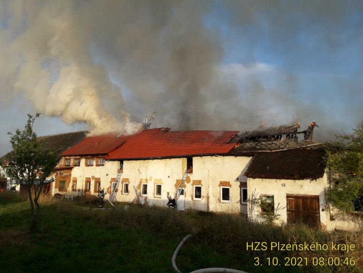 FOTOGALERIE: Požár výrobny briket