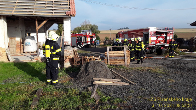 FOTOGALERIE: Požár výrobny briket