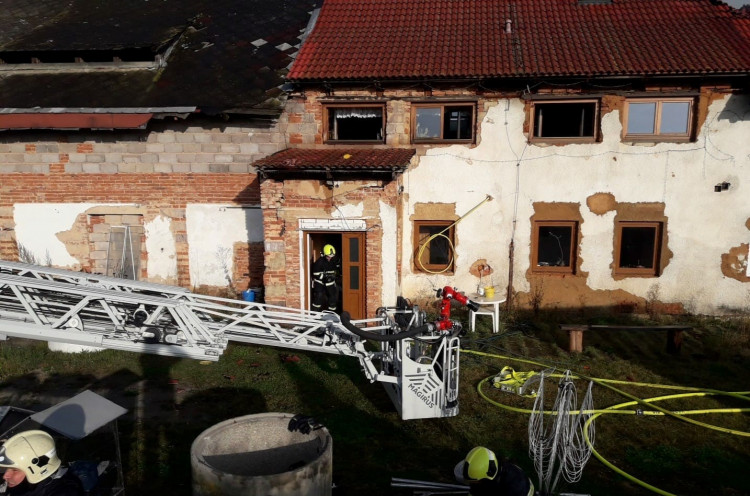 FOTOGALERIE: Požár výrobny briket