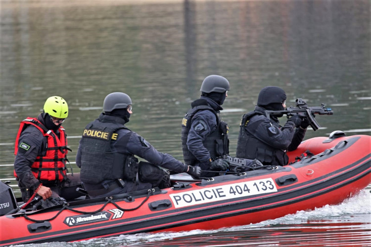 FOTOGALERIE: Zásah proti střelci, policejní cvičení na Ostende