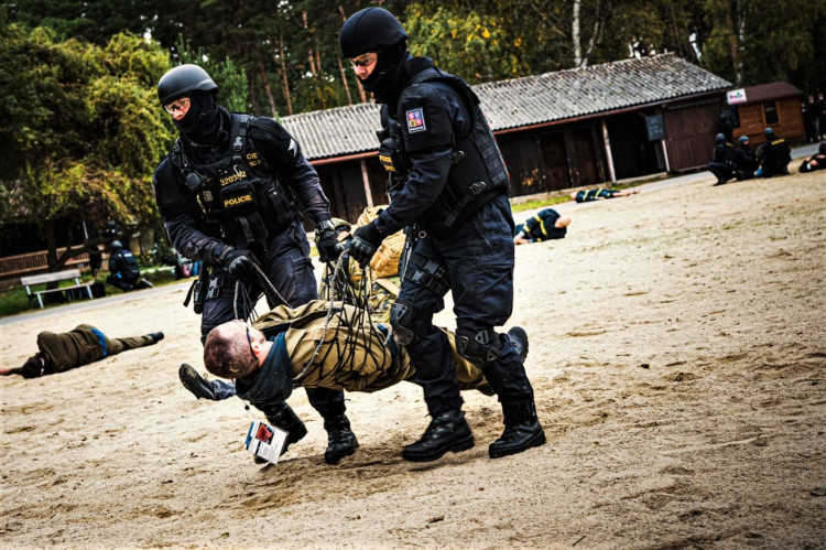 FOTOGALERIE: Zásah proti střelci, policejní cvičení na Ostende