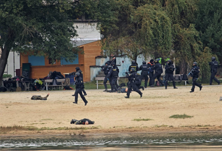 FOTOGALERIE: Zásah proti střelci, policejní cvičení na Ostende