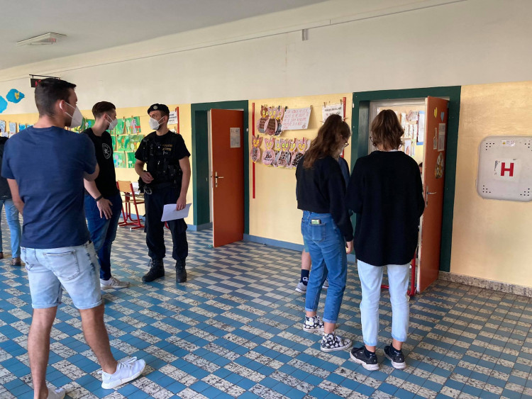 VOLBY 2021: Volební místnosti v ZŠ SNP v Hradci Králové