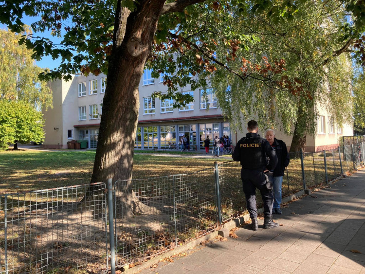 VOLBY 2021: Volební místnosti v ZŠ SNP v Hradci Králové