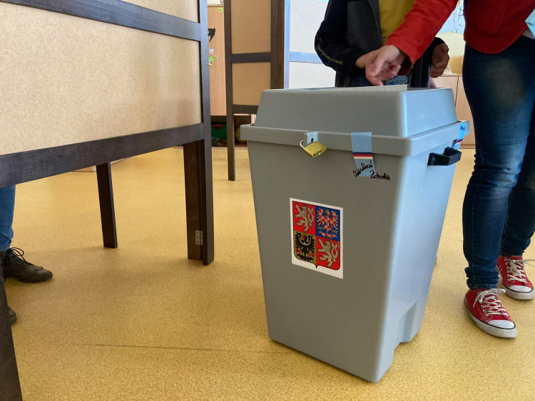 VOLBY 2021: Volební místnosti v ZŠ SNP v Hradci Králové