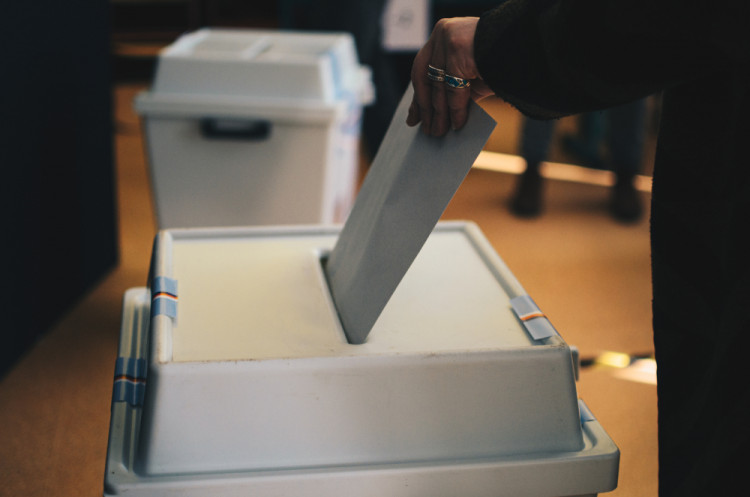 VOLBY 2021: Jak vypadal první volební den?