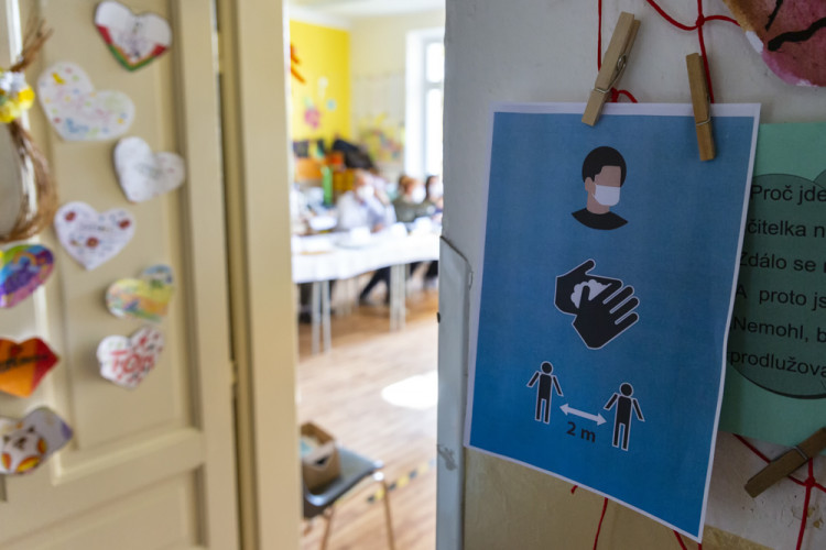 VOLBY 2021: Jak vypadal první volební den?