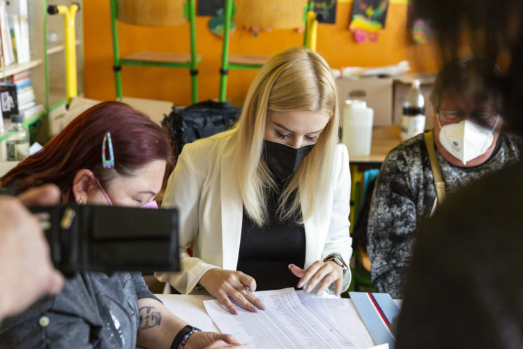 VOLBY 2021: Jak vypadal první volební den?