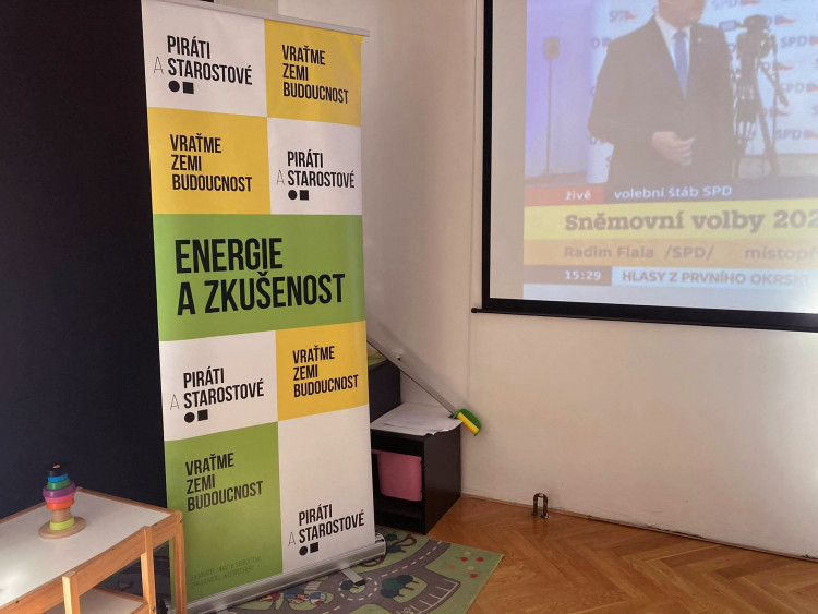GALERIE: Volební štáb koalice PirSTAN v Hradci Králové