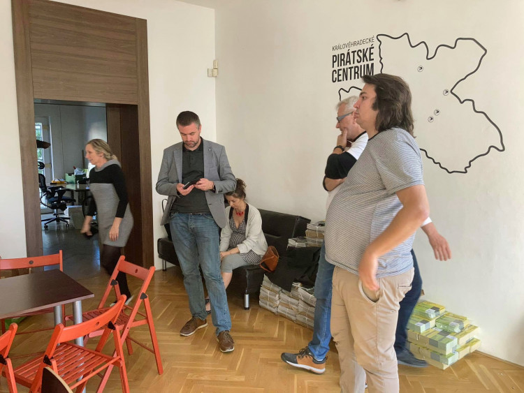 GALERIE: Volební štáb koalice PirSTAN v Hradci Králové