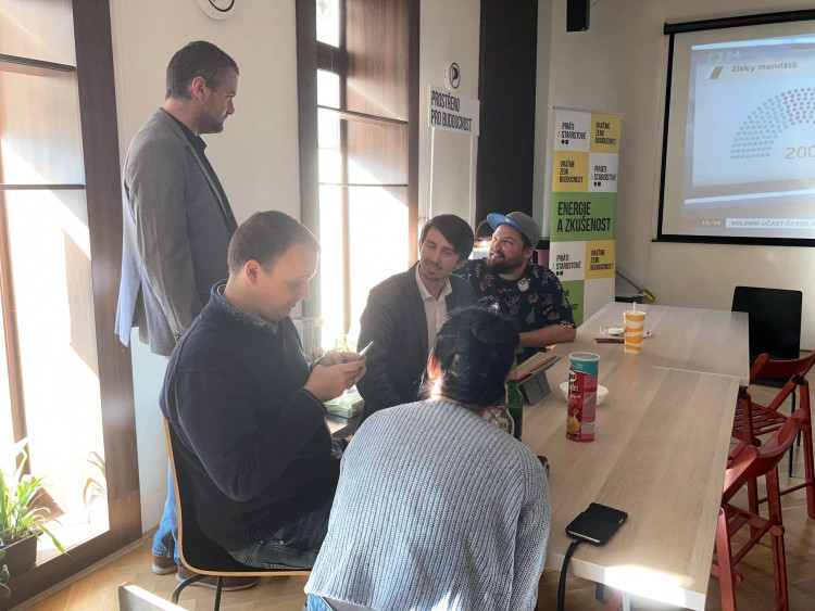 GALERIE: Volební štáb koalice PirSTAN v Hradci Králové