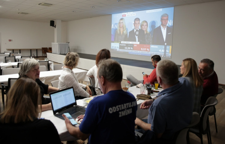 VOLBY 2021: Volební štáby koalice SPOLU a Piráti a Starostové v Olomouci