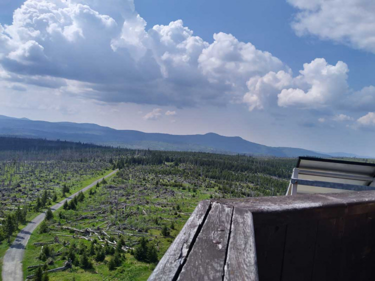 Výhled z rozhledny Poldeník.